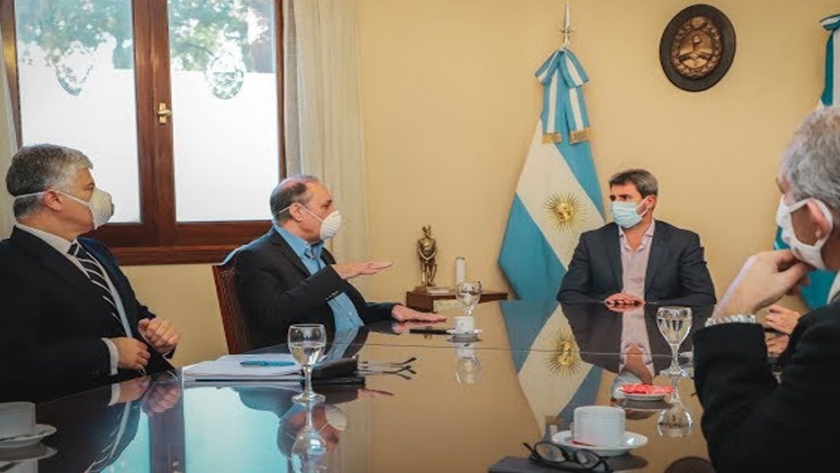 Uñac se reunió nuevamente con los referentes de la Mesa de Productividad
