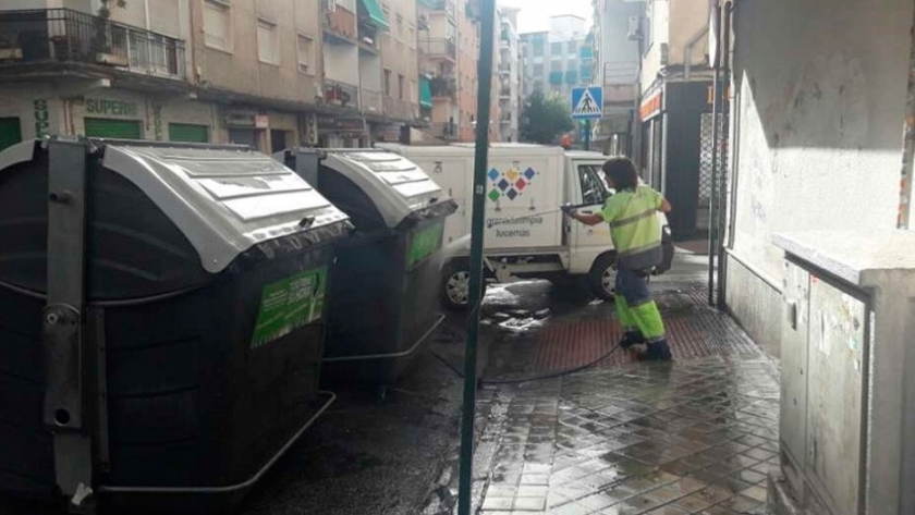 Inspeccionaran las bolsas de basura depositadas fuera de los contenedores para multar a los infractores