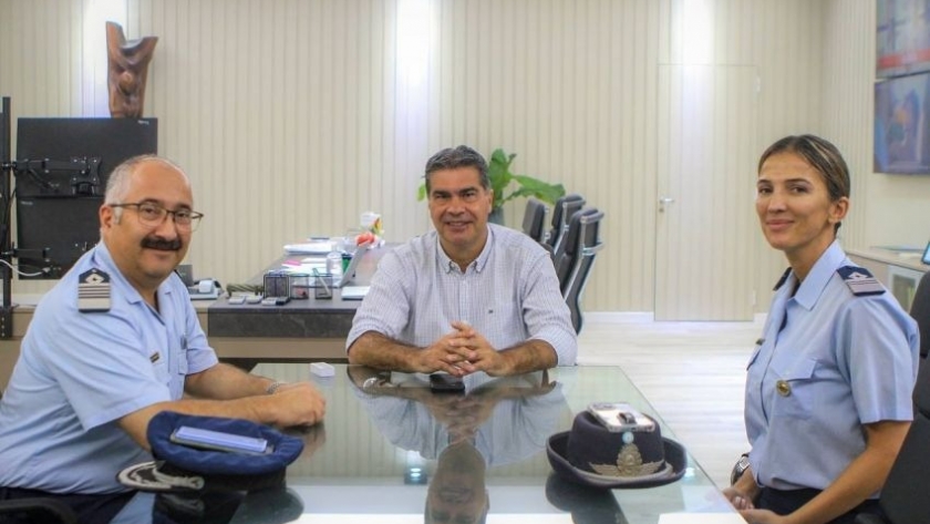 Capitanich mantuvo reuniones con autoridades de la base área militar Resistencia y de la prefectura naval