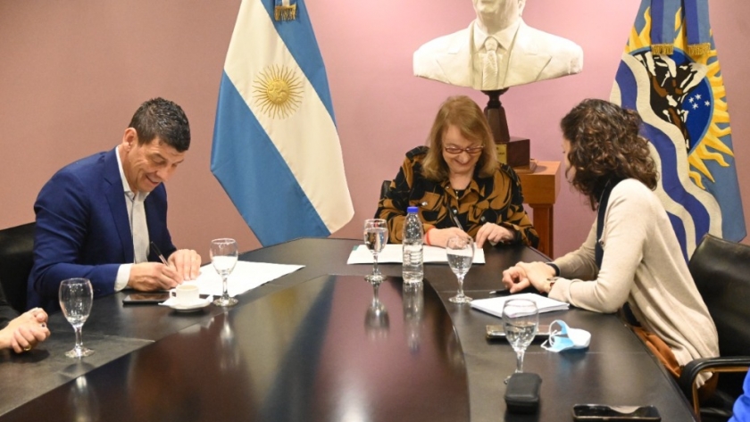 Alicia firmó convenio con la Universidad Jauretche para dictar diplomatura en violencias por razones de género