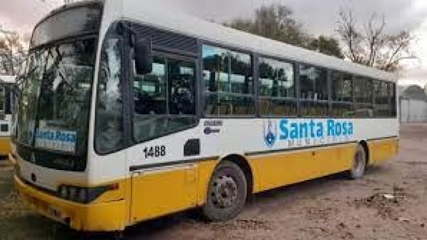 Producción realiza charla sobre créditos destinados al transporte de pasajeros