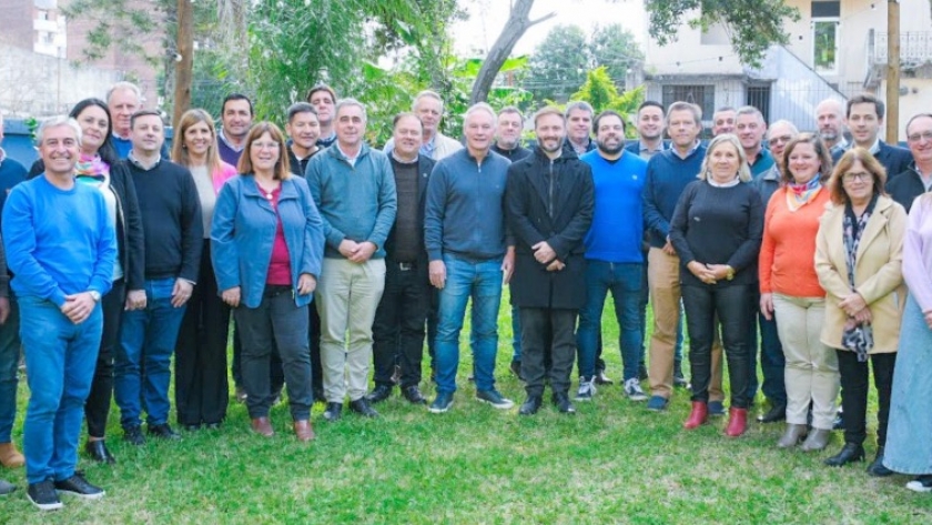 El gobierno e intendentes de Juntos abordaron la reforma política y la gestión