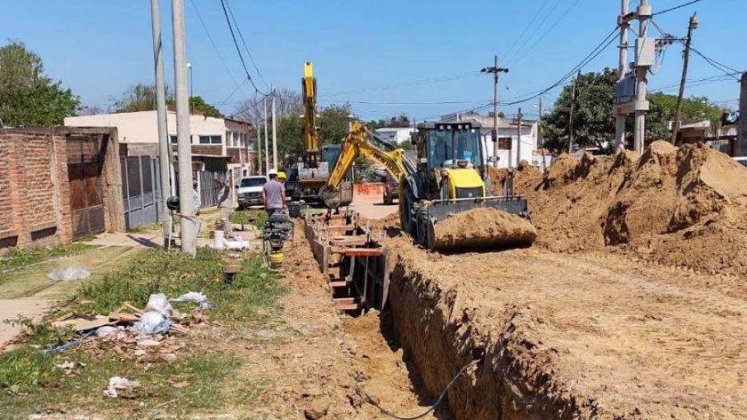 La Provincia amplía las redes de agua y cloaca de los barrios Lomas del mirador y Molina Punta