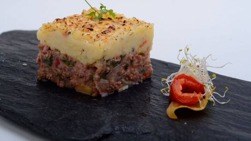 Pastel de mandioca y queso de campo