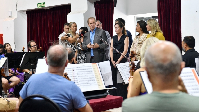 Bordet le entregó la Ley de Grados a la Orquesta Sinfónica