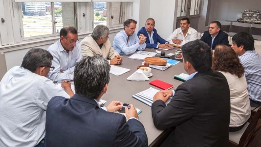 El Secretario del Interior e intendentes reunidos con el Ministro de Obras Públicas de Nación