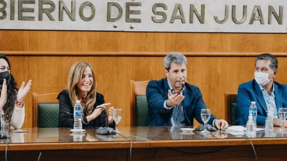 Uñac presidió la firma de convenios entre Nación, Provincia y municipios para implementar programas sociales