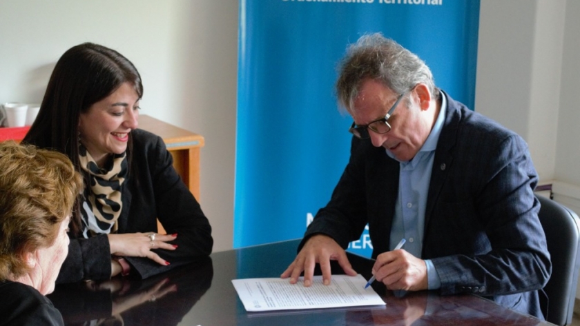 La Provincia contribuye en la digitalización de planos de tierras fiscales