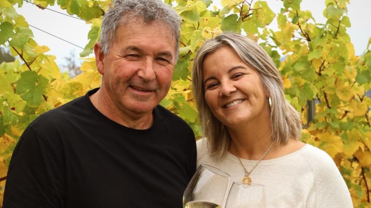 De un cambio empresarial a los vinos del Cantábrico: la familia que creó una bodega frente al mar y recuperó una tradición