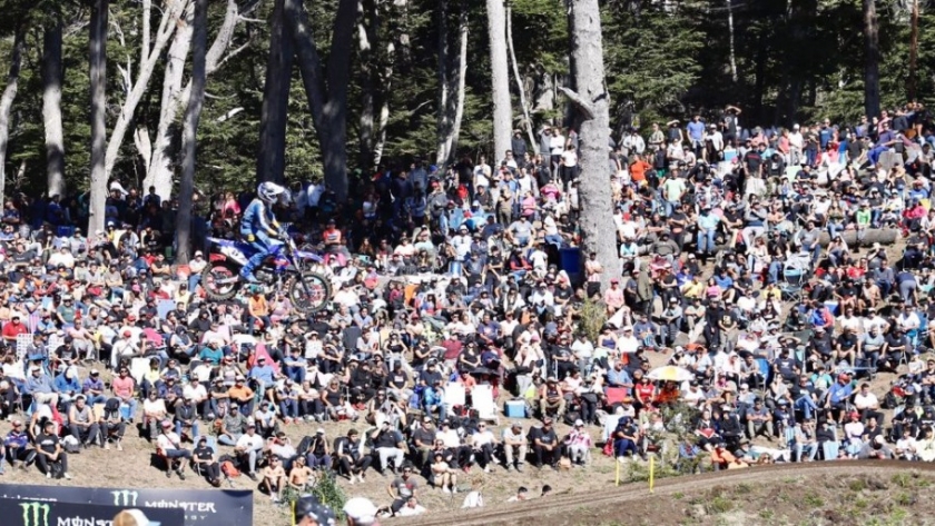 Con un importante marco de público, el Mundial de Motocross ya se vive en Villa La Angostura   