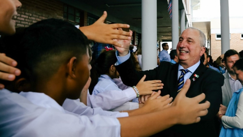 Pasalacqua inauguró el ciclo lectivo 2024 en la Escuela n.º 5 Gral. José de San Martín