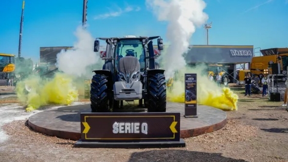 <Trae hasta heladera: el tractor que se lanzó en Argentina y que muestra cómo es la nueva generación de máquinas para el campo