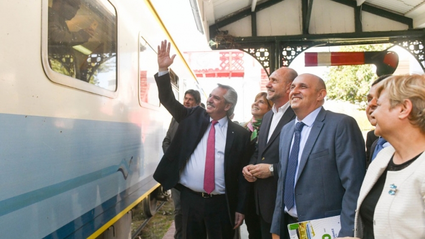 El tren de pasajeros volvió a unir Rosario con Cañada de Gómez después de 45 años