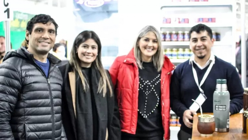 Andrea Centurión visitó el stand de la Escuela Agroganadera de La Merced en la Fiesta del Poncho