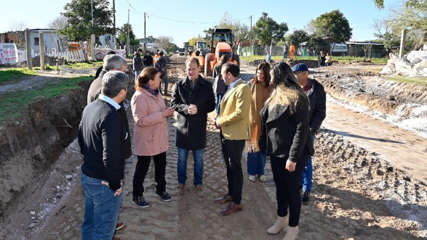 Bordet recorrió los avances en la construcción del acceso a Pueblo Brugo