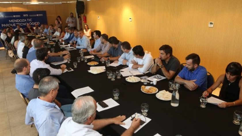 Vaquié se reunió con empresarios del sector tecnológico