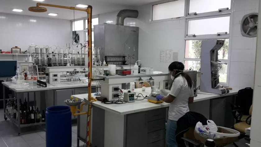 El INV ya donó más de 70 mil litros de alcohol para afrontar la pandemia