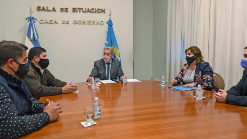 Arcioni se reunió con los jefes comunales de Carrenleufú, Facundo y Aldea Beleiro
