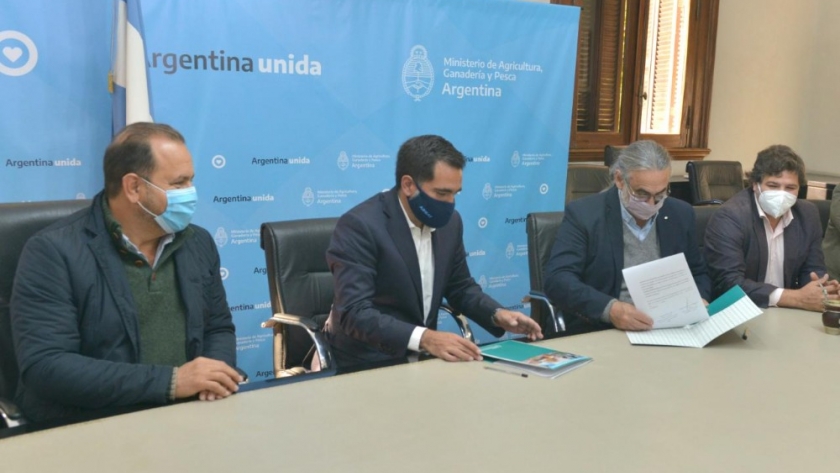 Agricultura y ARSAT impulsarán la conectividad y el acceso a las TIC en zonas rurales