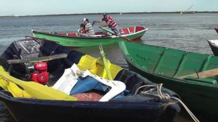 Con el fin de preservar el recurso íctico y la salud pública se prohíbe la pesca deportiva y comercial