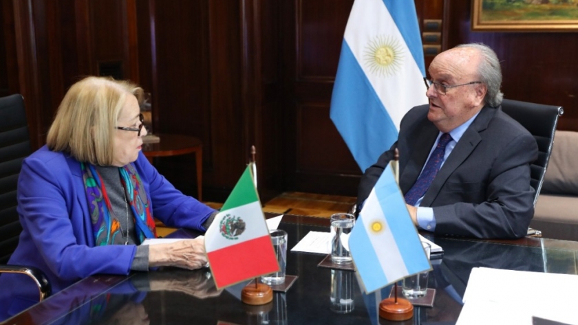 Mendiguren acordó con la embajadora de México impulsar el comercio bilateral y la integración productiva regional