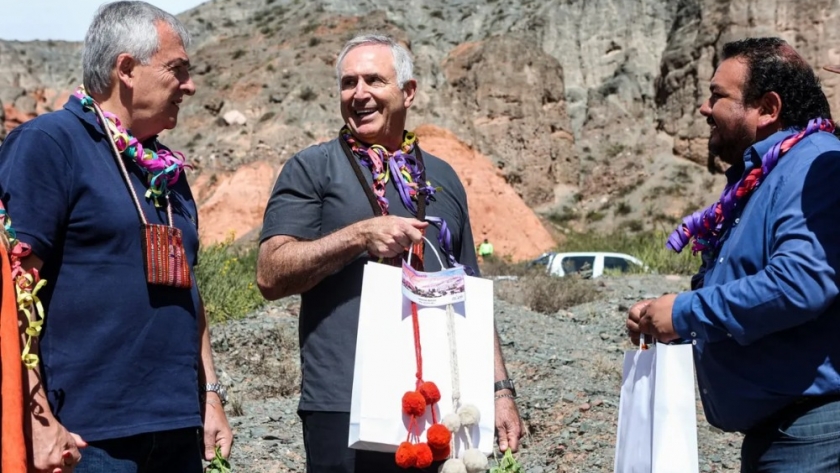 El gobernador Morales y el embajador Stanley participaron de la ancestral ceremonia de chaya