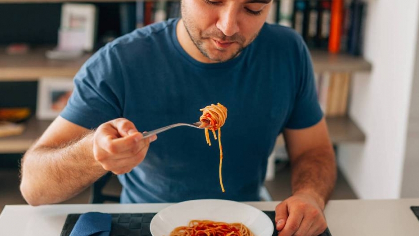 La importancia de comer despacio y masticar bien