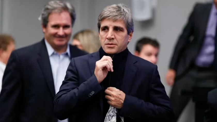 Después del DNU, cómo sigue el “plan Caputo”: los dos ejes inmediatos de la estrategia de Economía