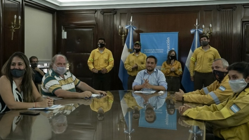 Se acordó el nuevo convenio colectivo de trabajo para 421 brigadistas que combaten incendios forestales