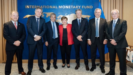 Reservas en la mira: el Gobierno pagará USD 4.300 millones mientras negocia con el FMI y espera un nuevo desembolso