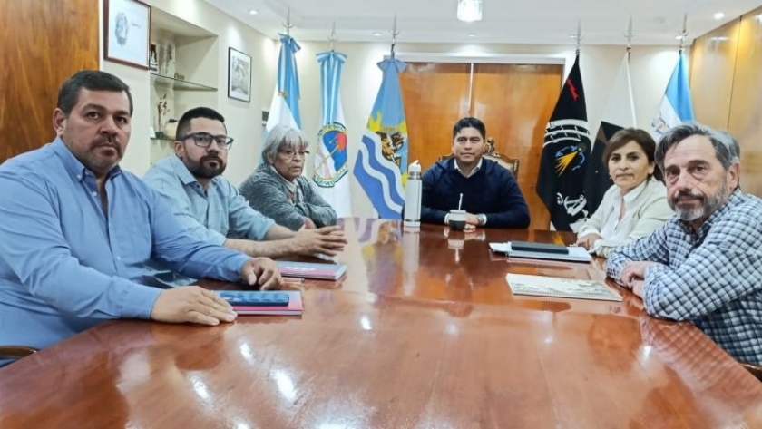 El gobernador Claudio Vidal recibió a la nueva conducción de ADOSAC