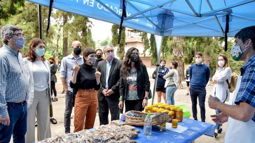 Relanzan "El Mercado en tu Barrio" con más ferias y productos saludables de PyMEs y cooperativas