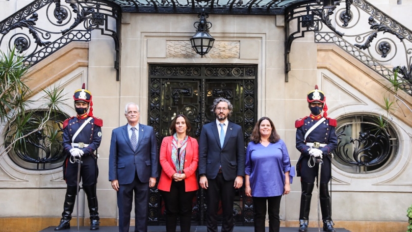 Cafiero y Taiana se reunieron con sus pares de Chile para intensificar la cooperación bilateral