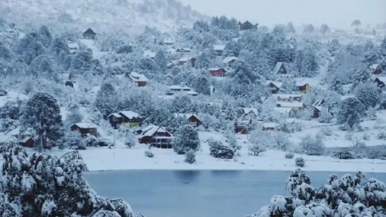 Villa Pehuenia, el pueblo que ofrece nieve, lagos y bosques únicos