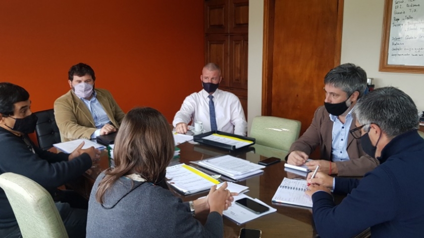 Provincia y la municipalidad de Gaiman trabajan en un proyecto para el mejoramiento de las redes de distribución y potabilización del agua