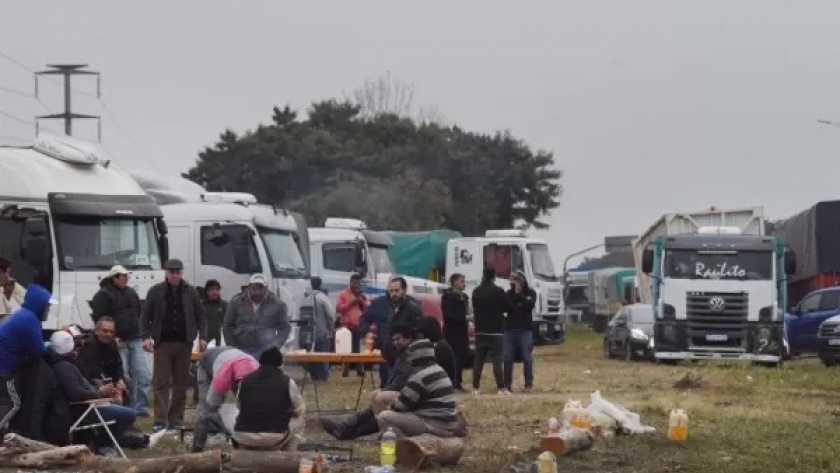 Preocupación: trabas en la exportación de granos debido al paro de transportistas