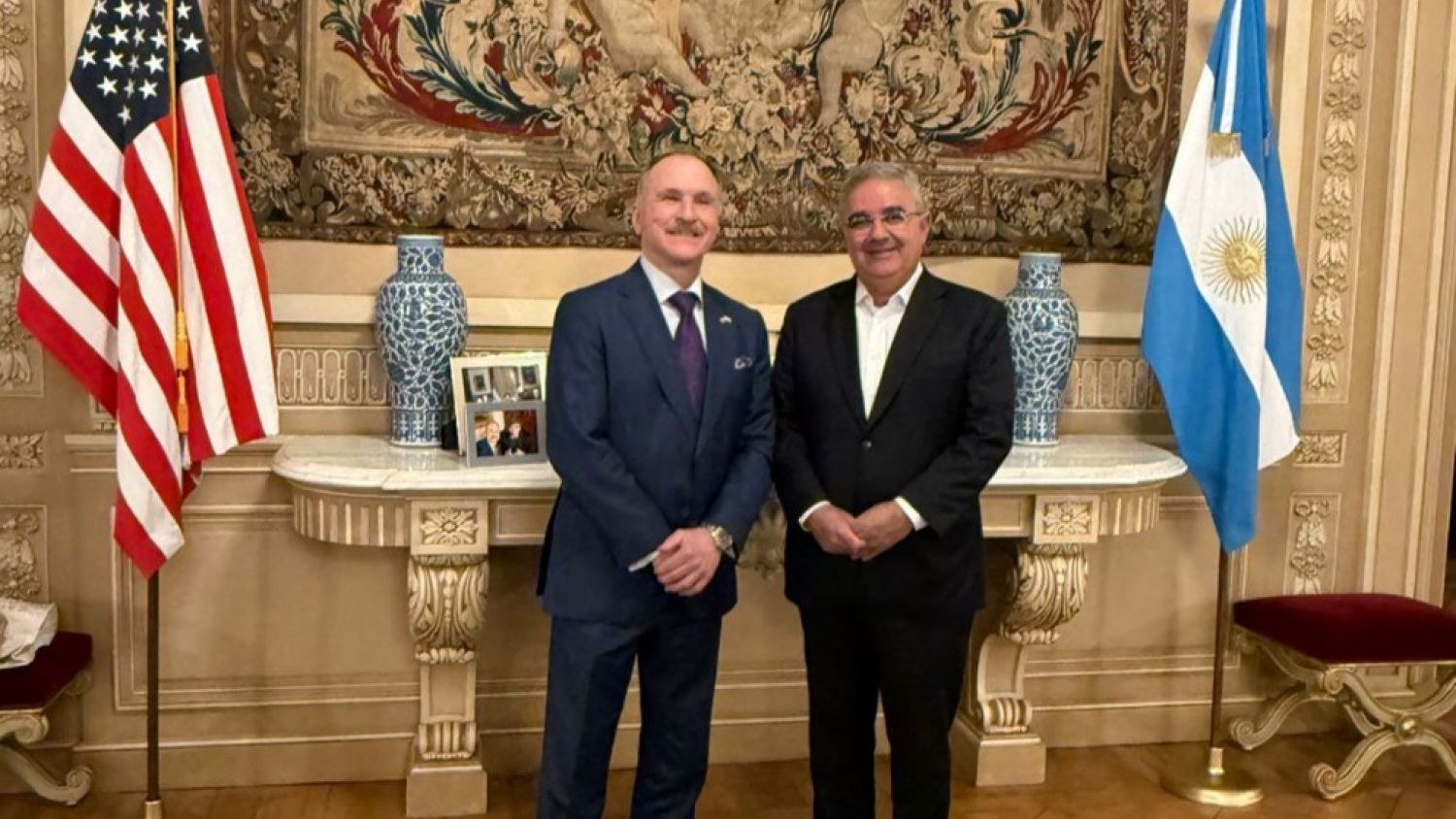 Jalil avanzó en una agenda bilateral con el embajador de EE.UU.