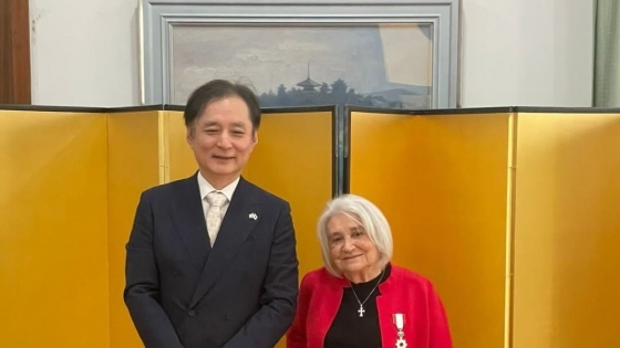 <Martha Cettour fue condecorada por Japón por su aporte al arte del ikebana en Argentina