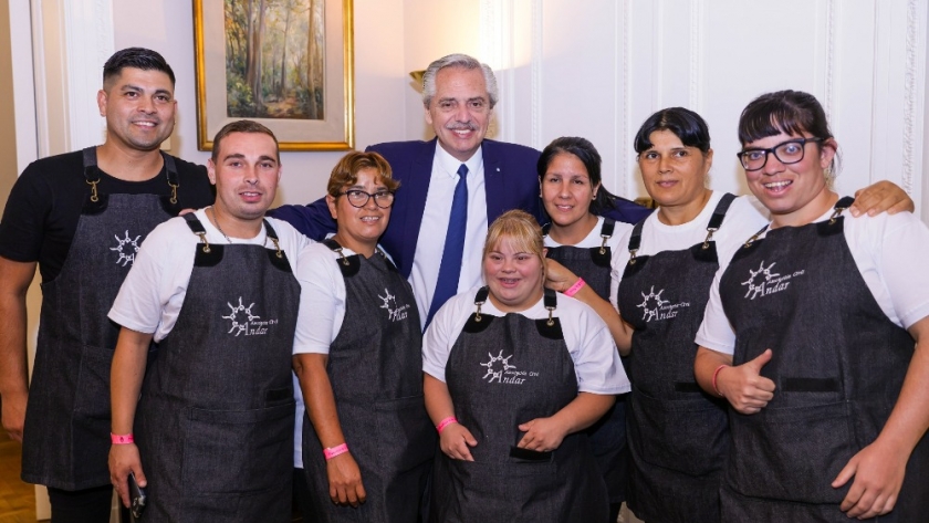 El presidente saludó a trabajadores y trabajadoras de la Asociación Civil Andar