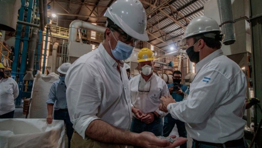 Campaña algodonera: Capitanich inició la entrega de mil toneladas de semillas de primera calidad para 800 productores chaqueños