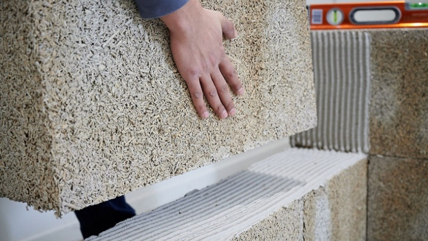 Un nuevo bloque aislante promete reducir 30% el consumo energético y transformar la construcción sostenible