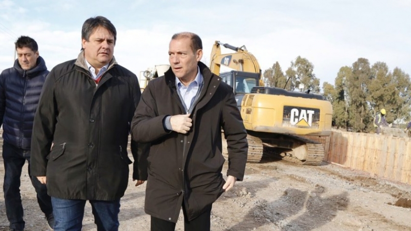 El gobernador Gutiérrez y el intendente Gaido recorrieron obras pluviales y de asfalto al oeste de la ciudad de Neuquén