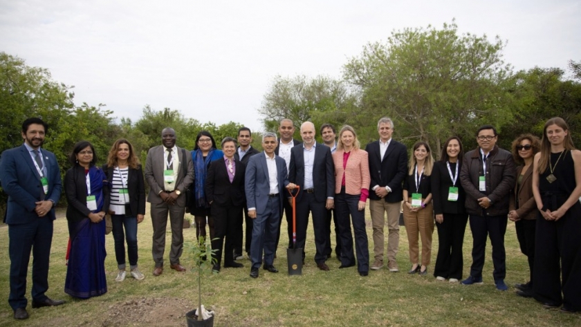 El Jefe de Gobierno porteño y alcaldes extranjeros plantaron árboles en la Reserva Ecológica
