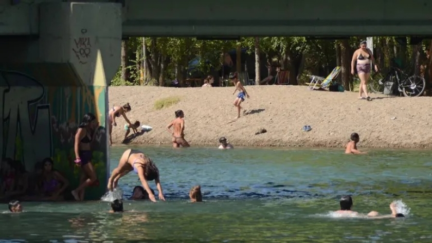 Declaran alerta roja por la ola de calor en Neuquén y Río Negro: ¿qué implica y cuál es el pronóstico?