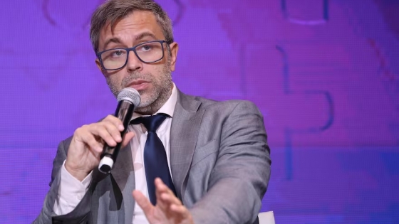 El Gobierno explica su estrategia cambiaria y defiende la estabilidad macroeconómica