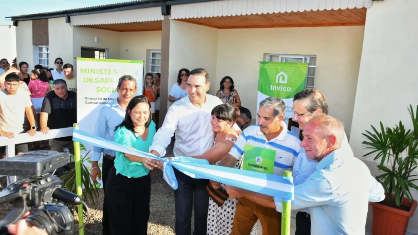 En Yapeyú, el Gobernador entregó viviendas e inauguró pavimento: 