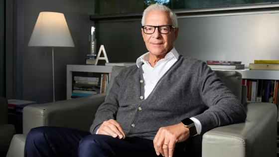 El holding de Eduardo Costantini recomendó comprar acciones de YPF y destacó el giro estratégico de la petrolera