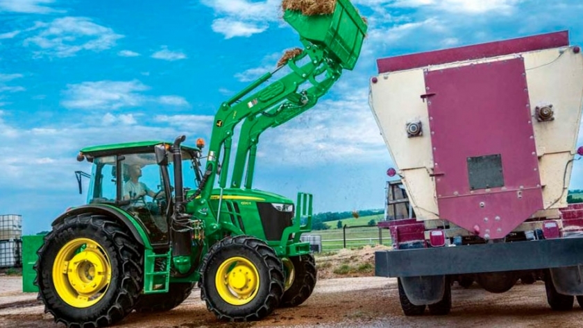 Tractor con pala o manipuladora telescópica ¿qué es mejor?