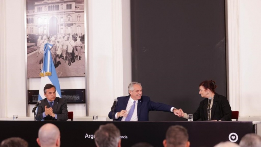 El presidente encabezó el acto de derogación del decreto 870/2018