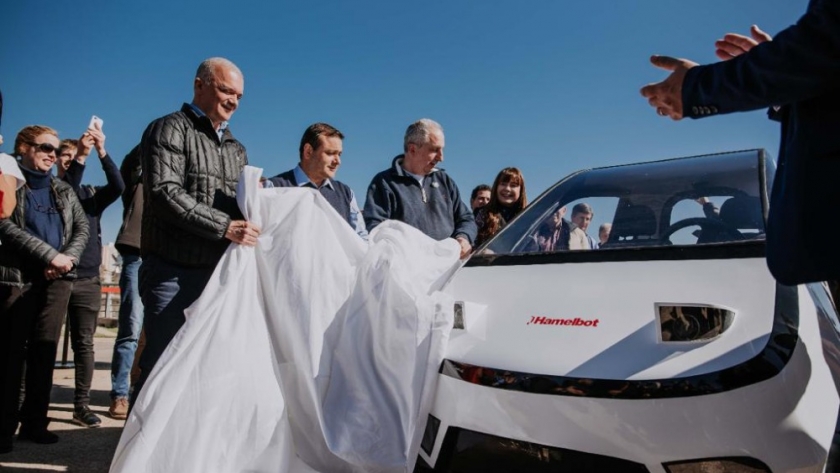 Presentaron el C-R2, el vehículo biplaza eléctrico urbano producido en Misiones